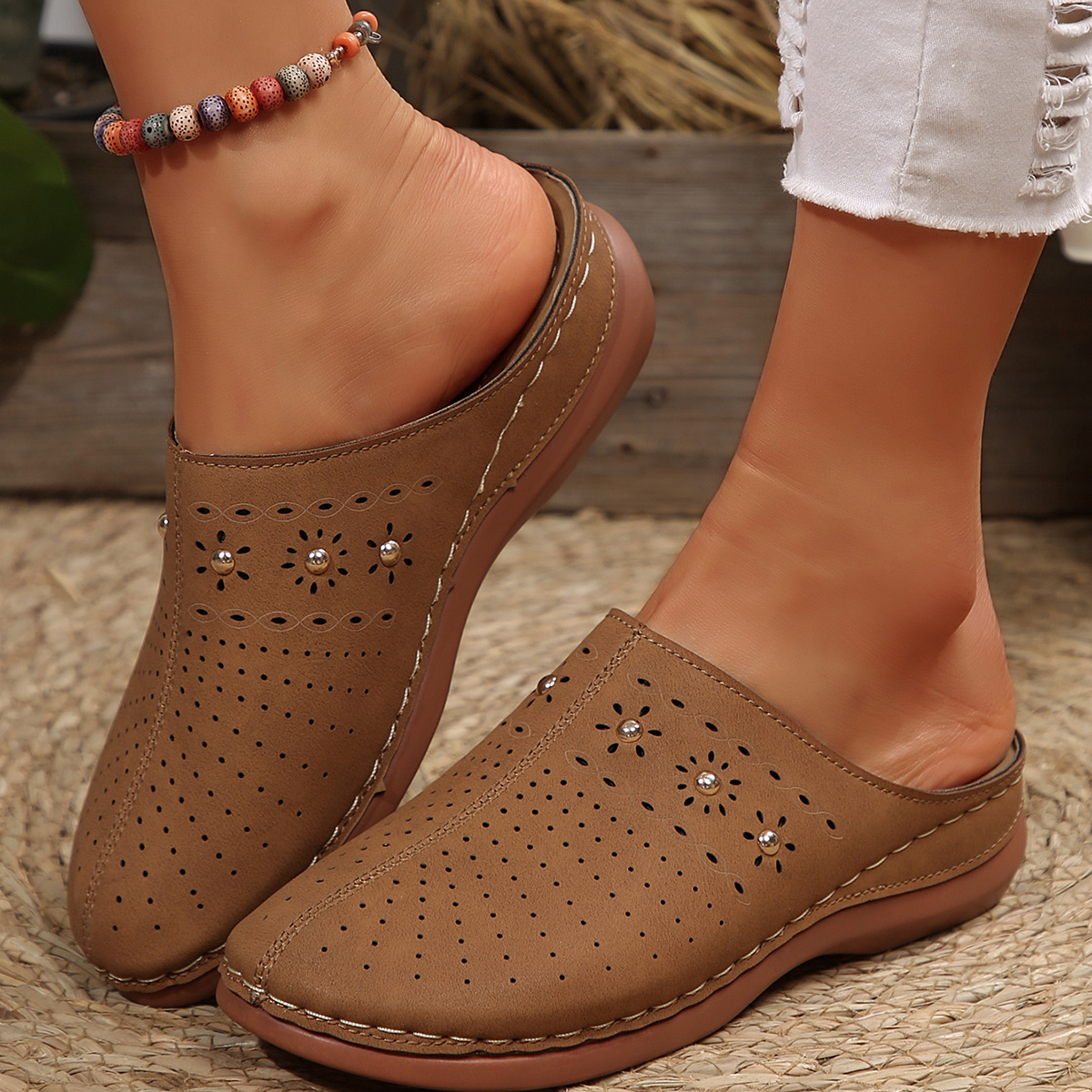 Cross-border large-sized thick high-heeled flip-flops for women, 2025 summer new style hollowed-out lightweight outerwear sandals for women wholesale Application Scenario
