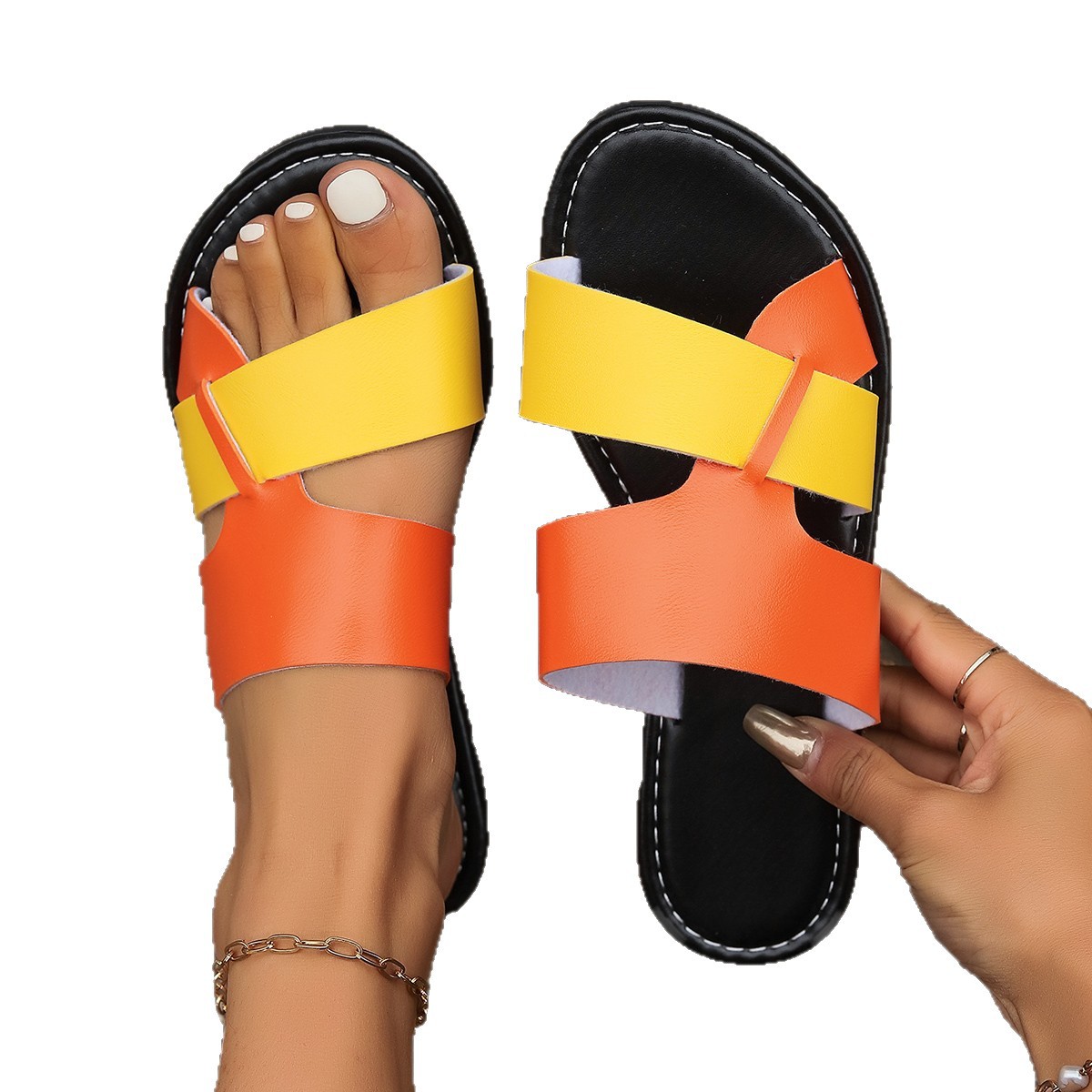 New large-sized cool Slippers for foreign trade, flat and color-blocked casual cool slippers, European and American fashionable beach shoes for women Slippers Item Picture