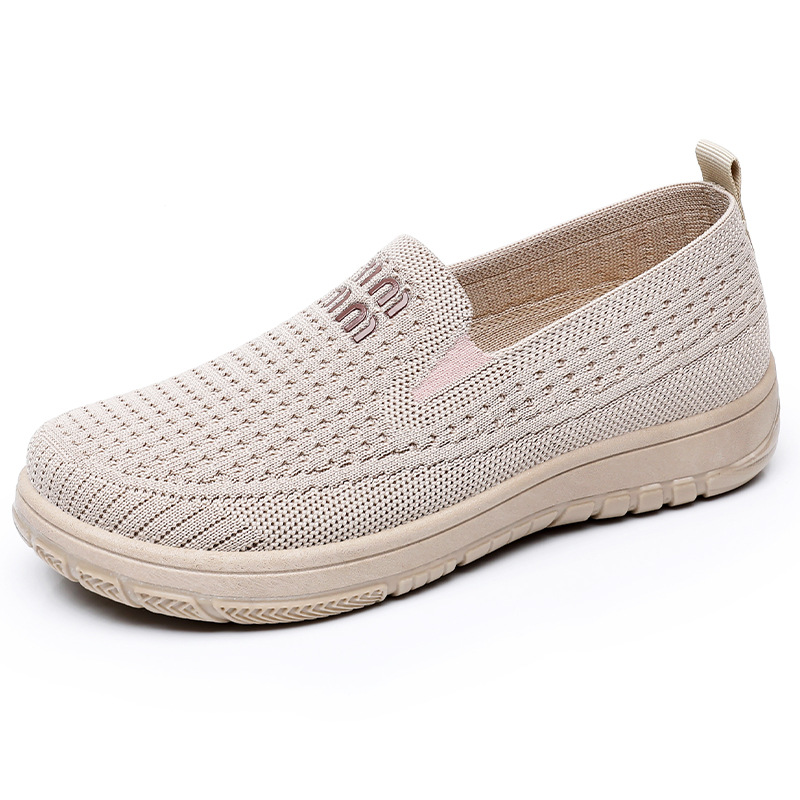 Soft-soled women's shoes that don't tiring the feet, casual mom shoes, old Beijing cloth shoes, breathable single shoes for middle-aged and elderly people to wear, flat shoes Item Picture