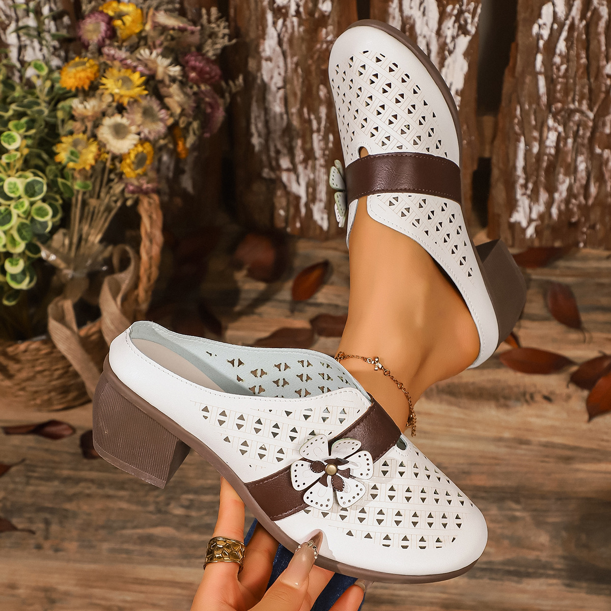 Korean summer new flower-shaped flip-flops, new mom sandals with hollowed-out ethnic style, thick heels and half flip-flops for women Application Scenario