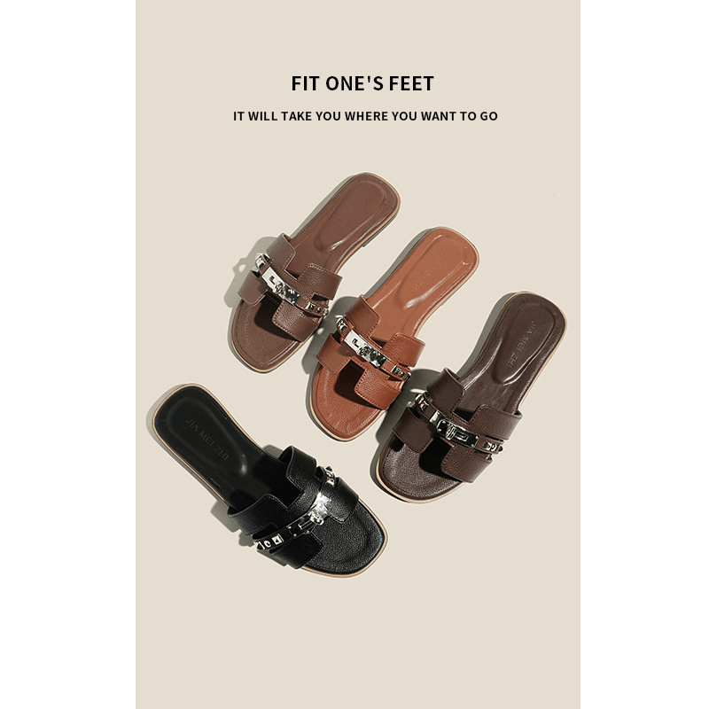 High-end small gold buckle one-piece flip-flops for women, summer outerwear beach shoes, fashionable square-toed flat sandals for women full figure