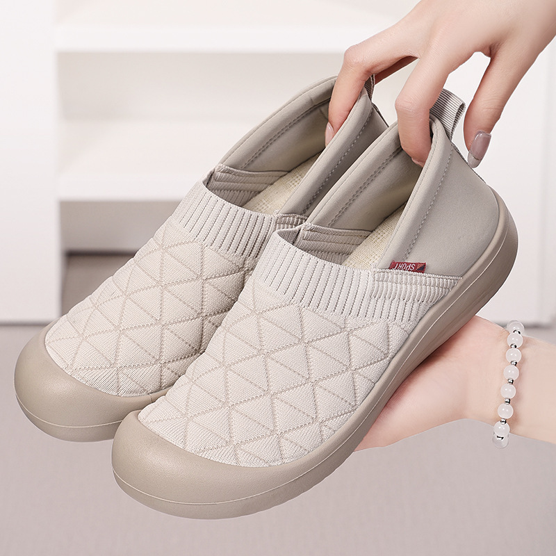 Women's shoes: Versatile, breathable single shoes with soft soles, comfortable flying fabric shoes, shoes for middle-aged and elderly mothers, casual shoes details Picture