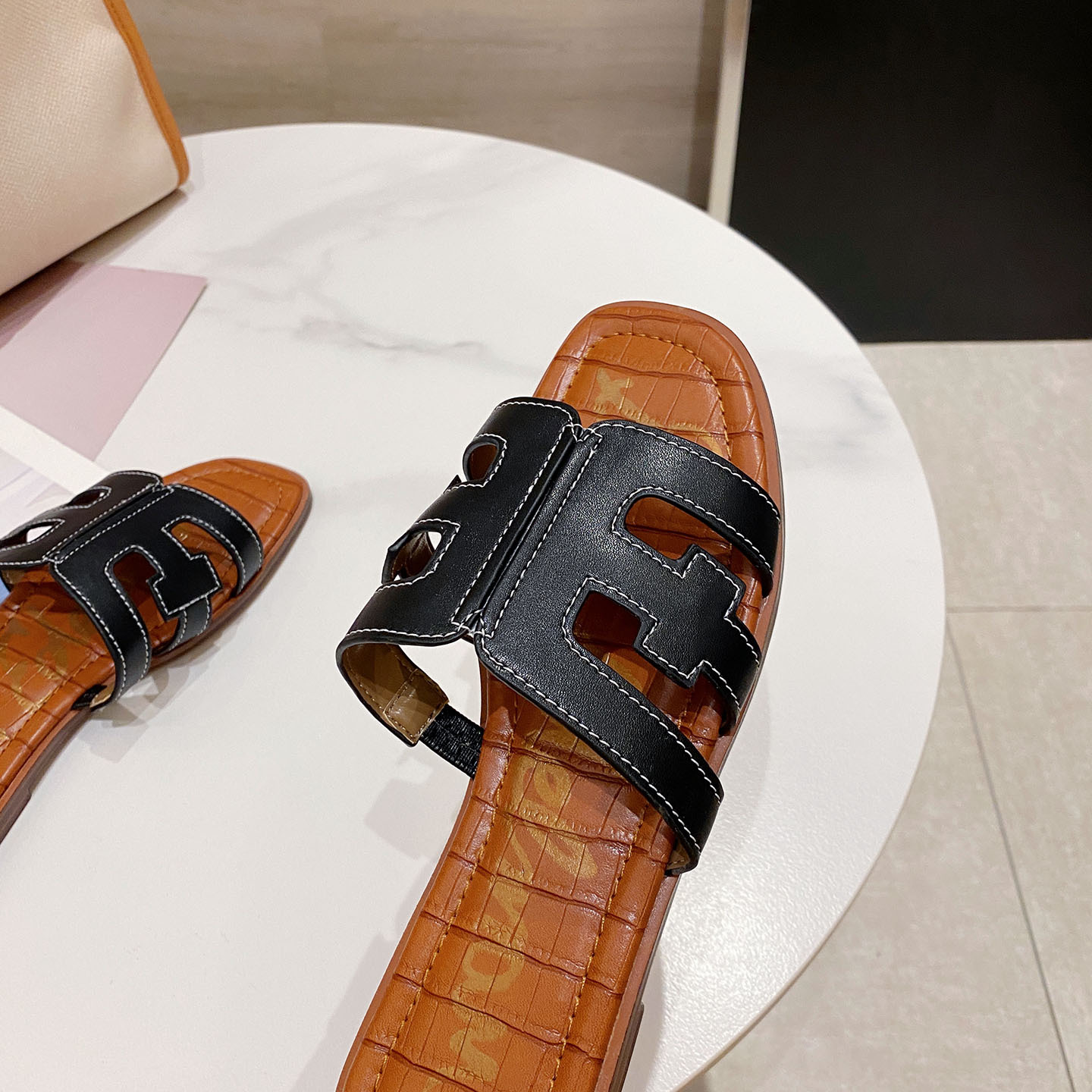2023 Travel Size Summer New Cool flip-flops women's summer outerwear flat beach slippers Women's flip-flops flat and comfortable Specification drawing