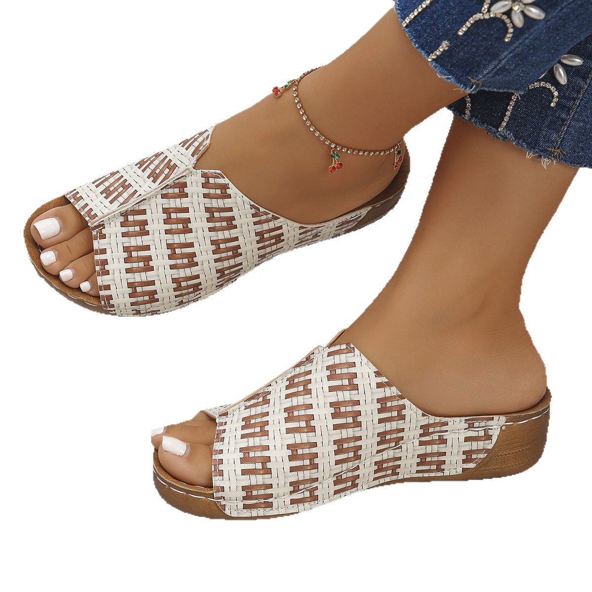 New women's shoes for foreign trade 2025 summer, European and American fashion thick-soled flip-flops, women's flat beach shoes for foreign trade, large size Item Picture