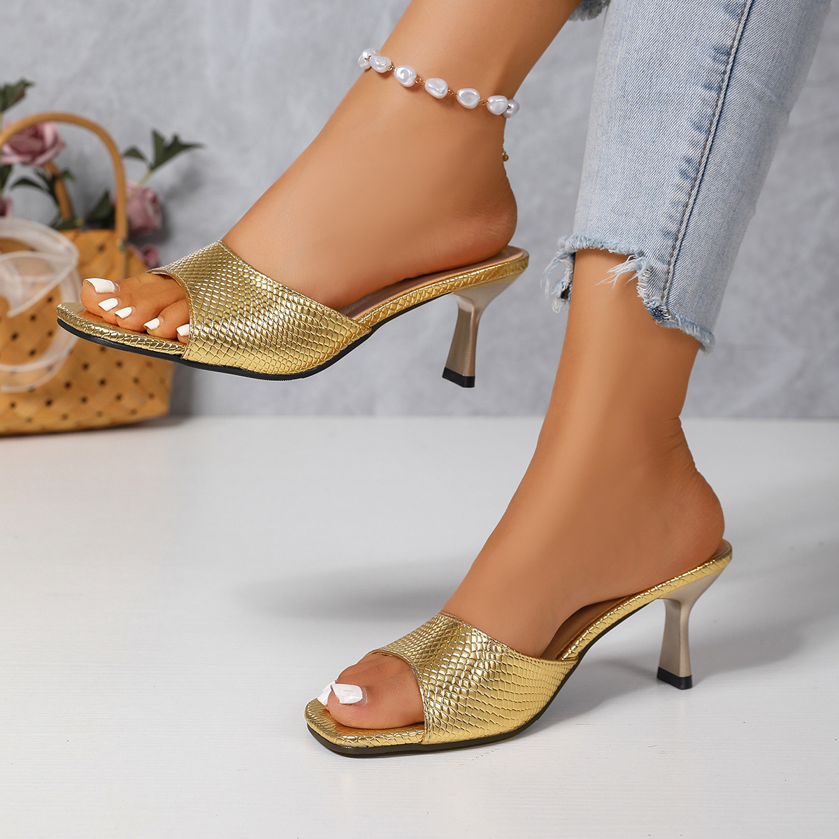 New summer style for foreign trade 2025, European and American style, fashionable and versatile, thin-heeled flip-flops, low-heeled sexy fish-mouth sandals, large size 43 Application Scenario