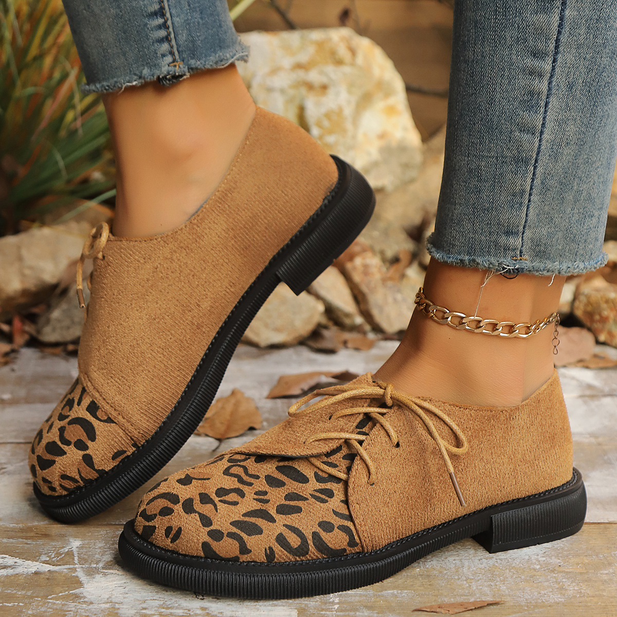 Cross-border large-sized low-heeled loafers for women 2025 Spring and Autumn new square-heeled lace-up leopard print British-style small leather shoes Specification drawing