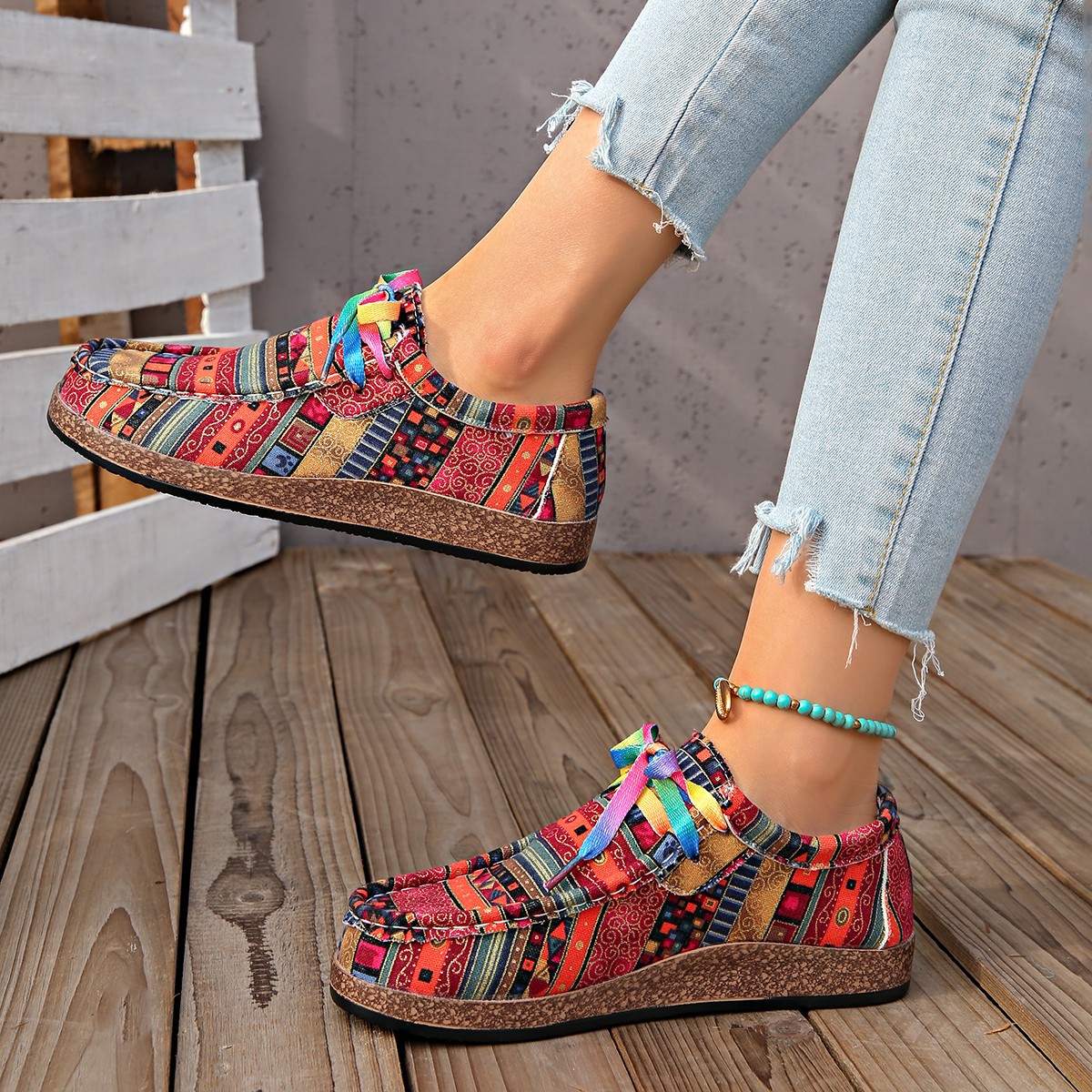 Cross-border trade large-sized ethnic style casual single shoes for women, colorful lace-up graffiti low-top canvas shoes, flat thick-soled shoes Application Scenario