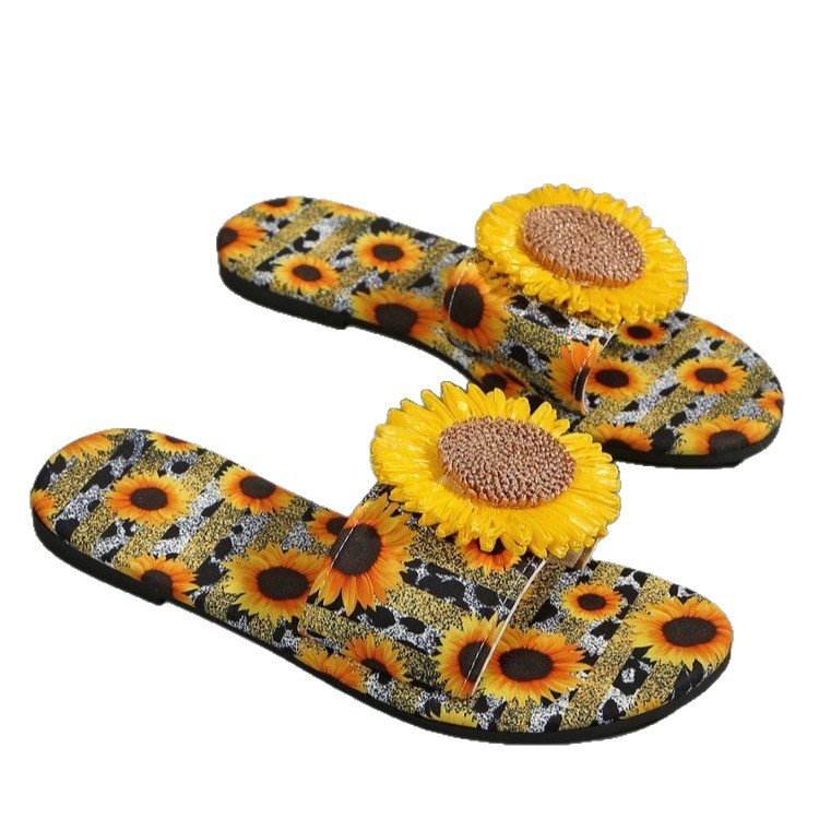 Summer women's outdoor beach flip-flops are flat, anti-slip, trendy and fashionable with flower stickers Item Picture