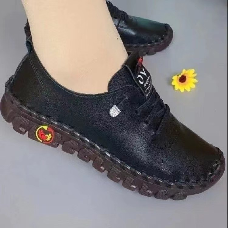 Cross-border Amazon hand-stitched women's shoes, ox tendon soft-soled mom shoes, spring and autumn 2025 flat single shoes, casual shoes Application Scenario