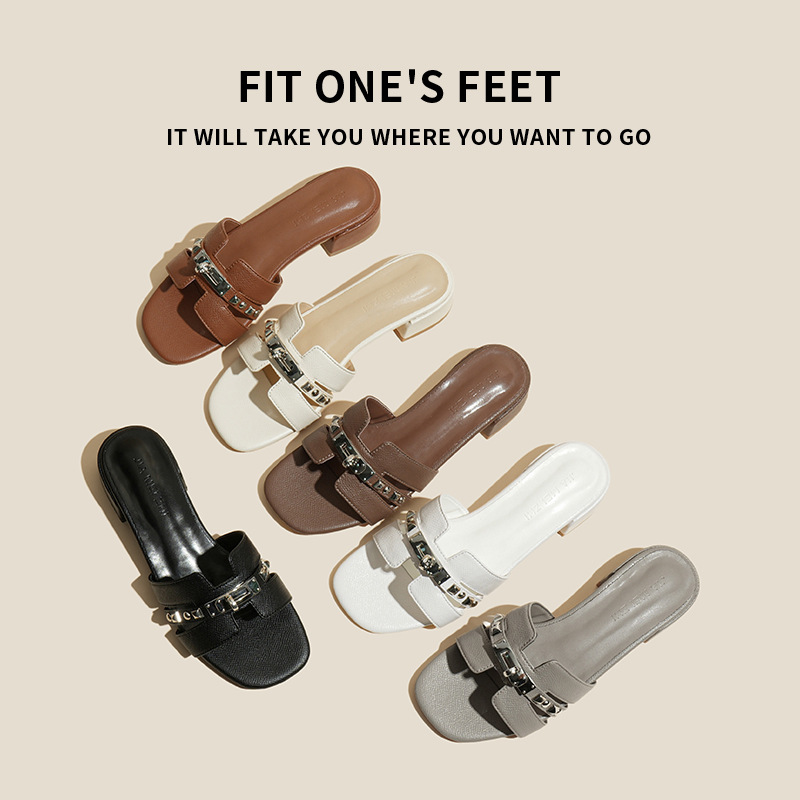 High-end, niche metal-buckle casual slippers for women 2025 new style, versatile for outerwear without tiring feet, summer one-shoulder cooling slippers full figure