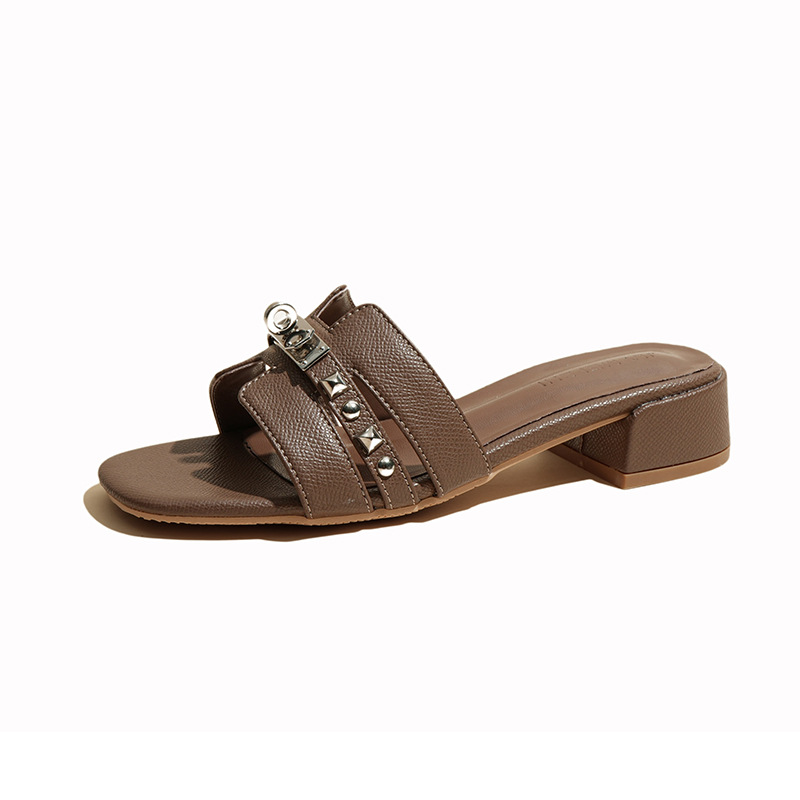 High-end, niche metal-buckle casual slippers for women 2025 new style, versatile for outerwear without tiring feet, summer one-shoulder cooling slippers Item Picture