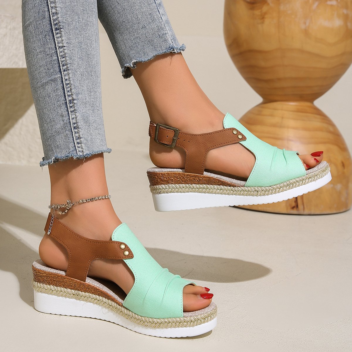 Wedge heel sandals for women, summer 2025 fish-mouth sandals, new summer 2025 cross-border European and American plus-size outerwear sandals details Picture