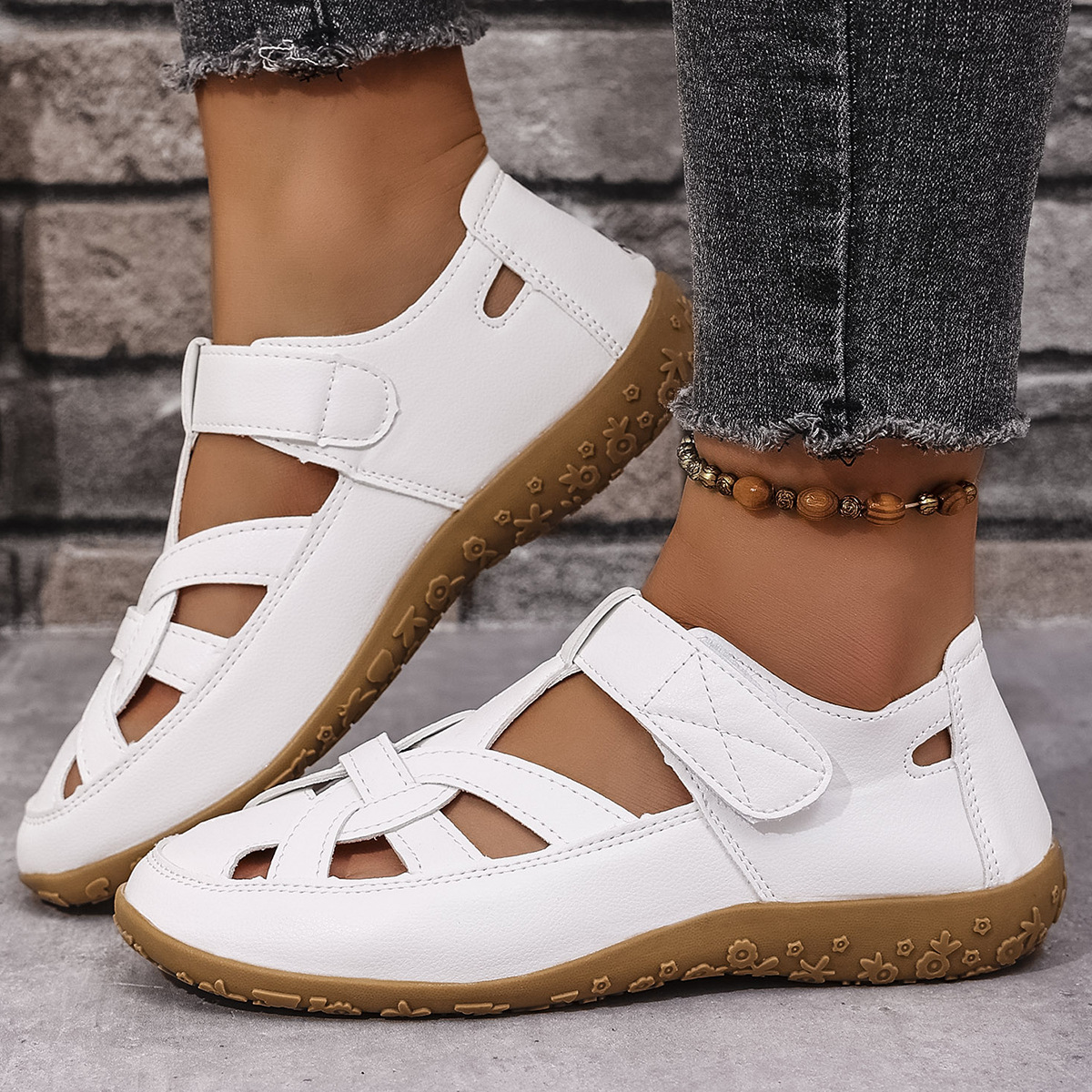 Cross-border 2025 Spring/Summer New casual beach sandals for women, large size, foreign trade hollowed-out Korean Velcro sandals full figure