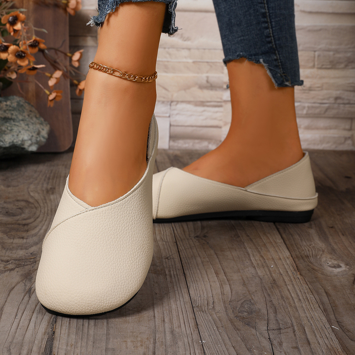 Flat single shoes for women, Spring 2025 new Korean style, versatile, shallow-mouthed retro grandma shoes, square toe simple two-in-one bean shoes details Picture