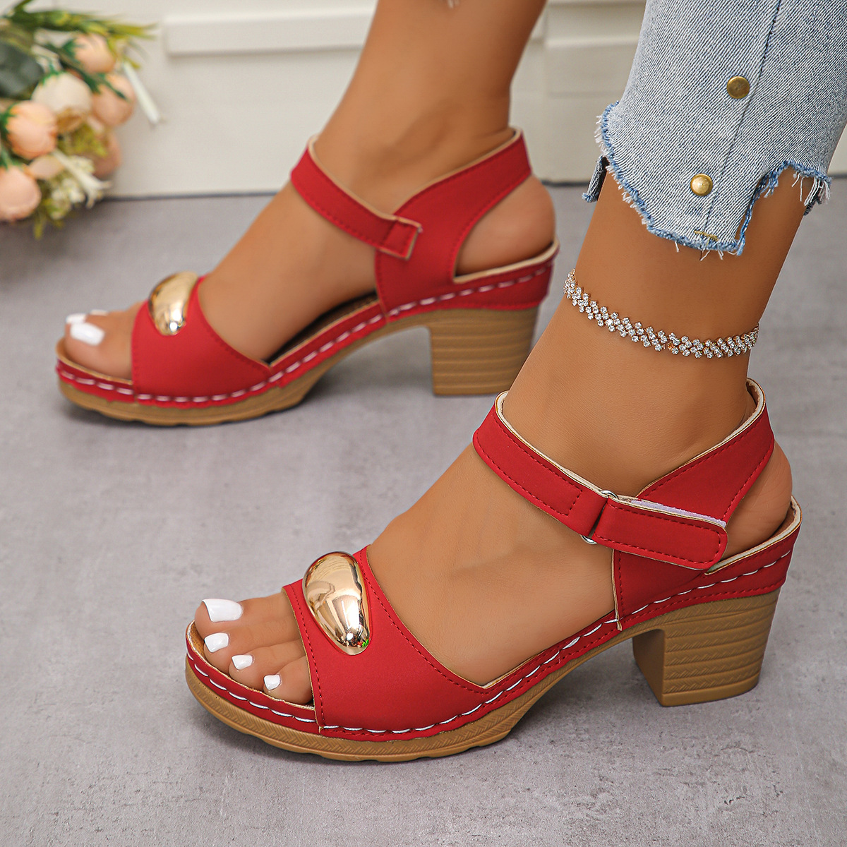 Cross-border large-sized sandals for women 2025 summer new style, European and American one-piece women's sandals full figure
