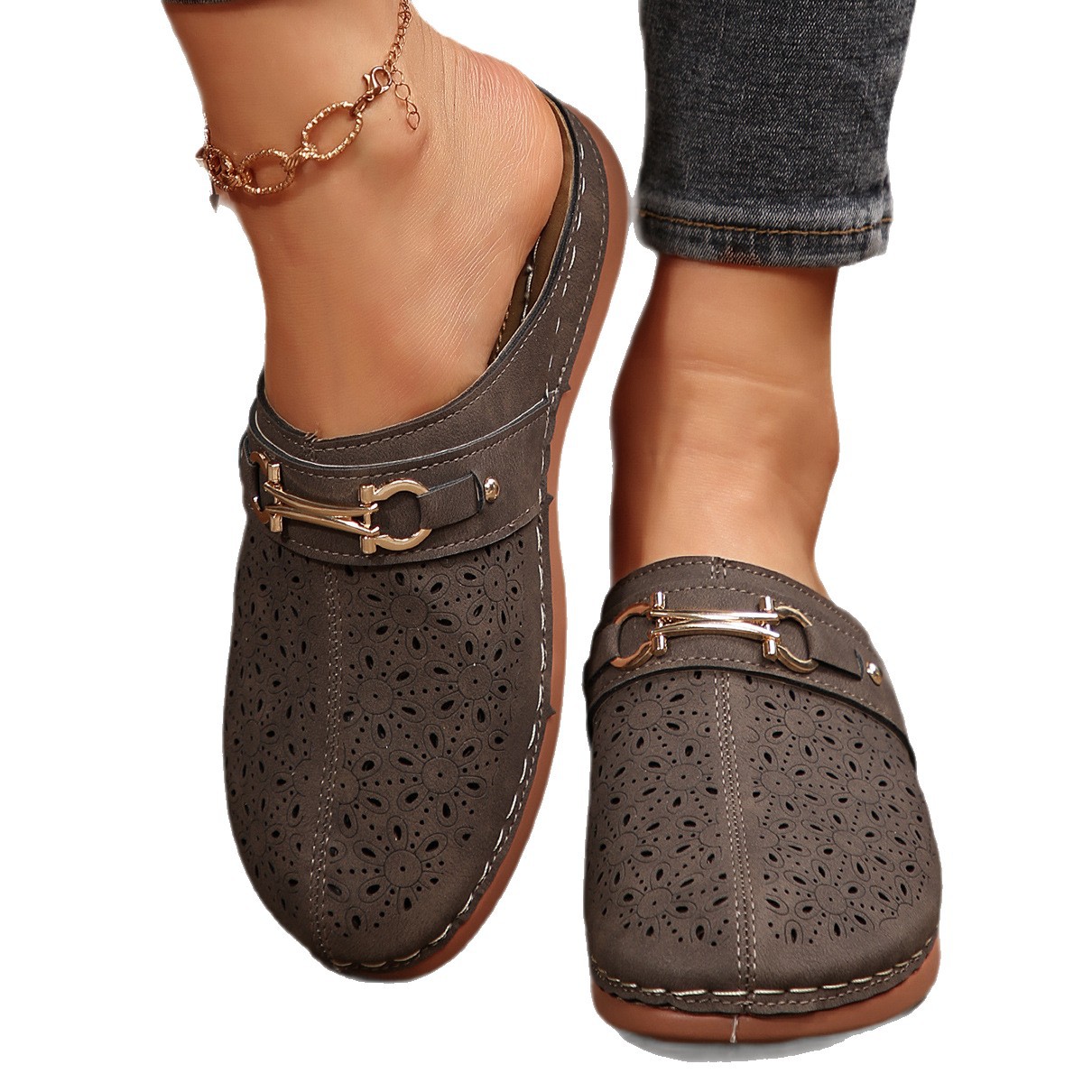Cross-border trade large-sized new 2025 Baotou thick-soled women's flip-flops, European and American large-sized hollowed-out chain flip-flops for women Item Picture