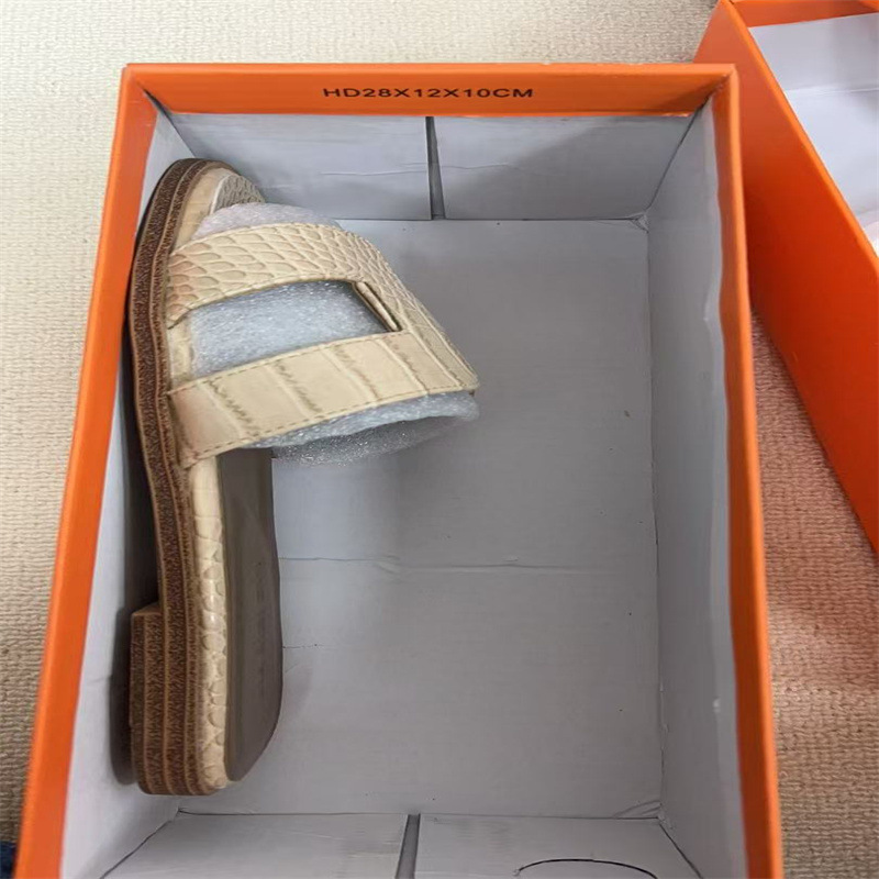 Upgraded version ~ Snake-patterned leather slippers for women to wear on the beach, new summer cool slippers, fashionable beach, large size 41-43 details Picture