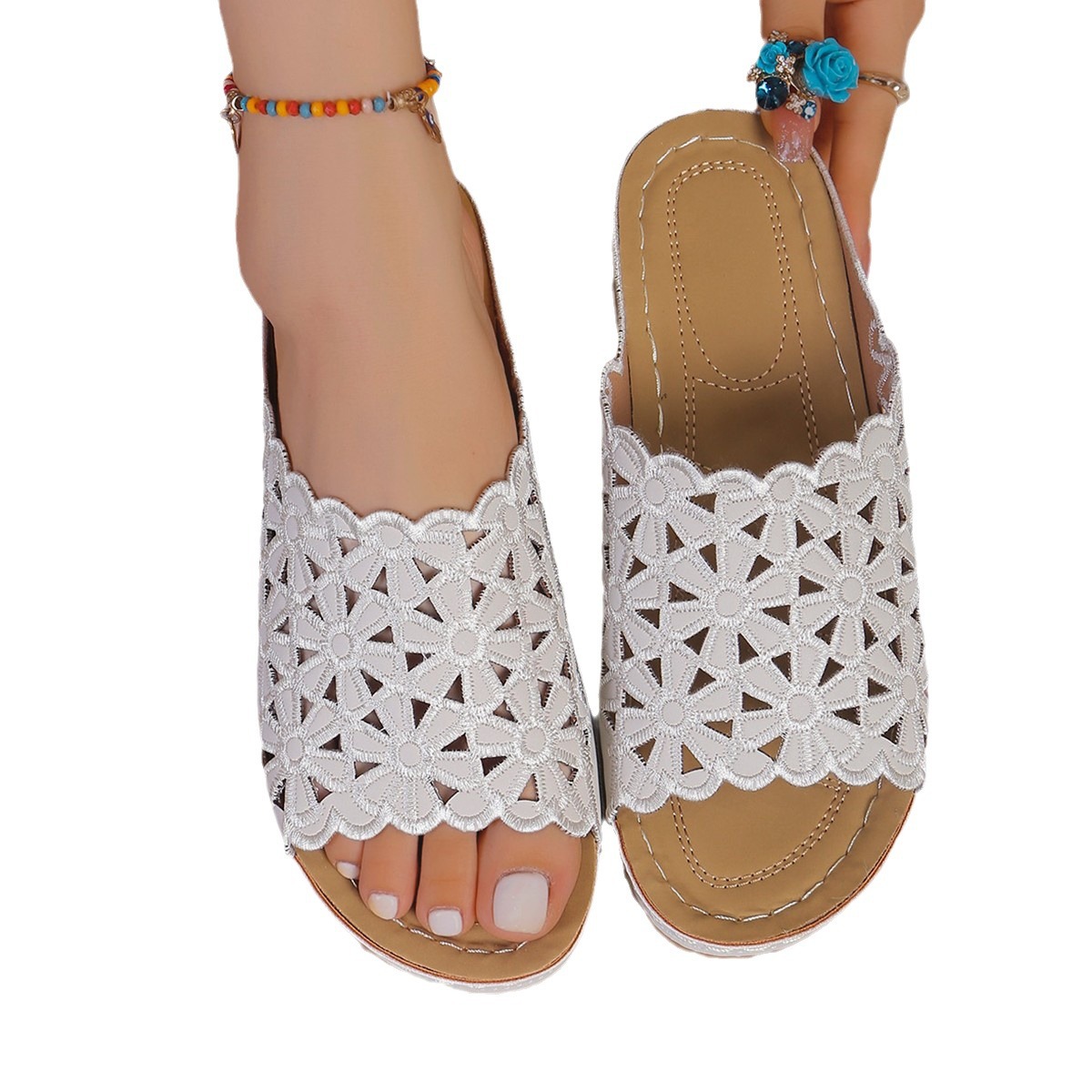 Cross-border trade large-sized 2024 summer new simple and casual flower-shaped hollowed-out PU mid-heel women's wedge heel slippers Item Picture