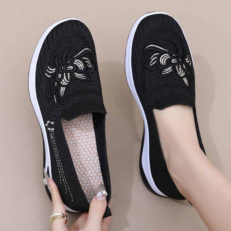 Summer casual single shoes for women, old Beijing cloth shoes, shoes for middle-aged and elderly mothers, shallow opening breathable, embroidered flying woven women's shoes Application Scenario