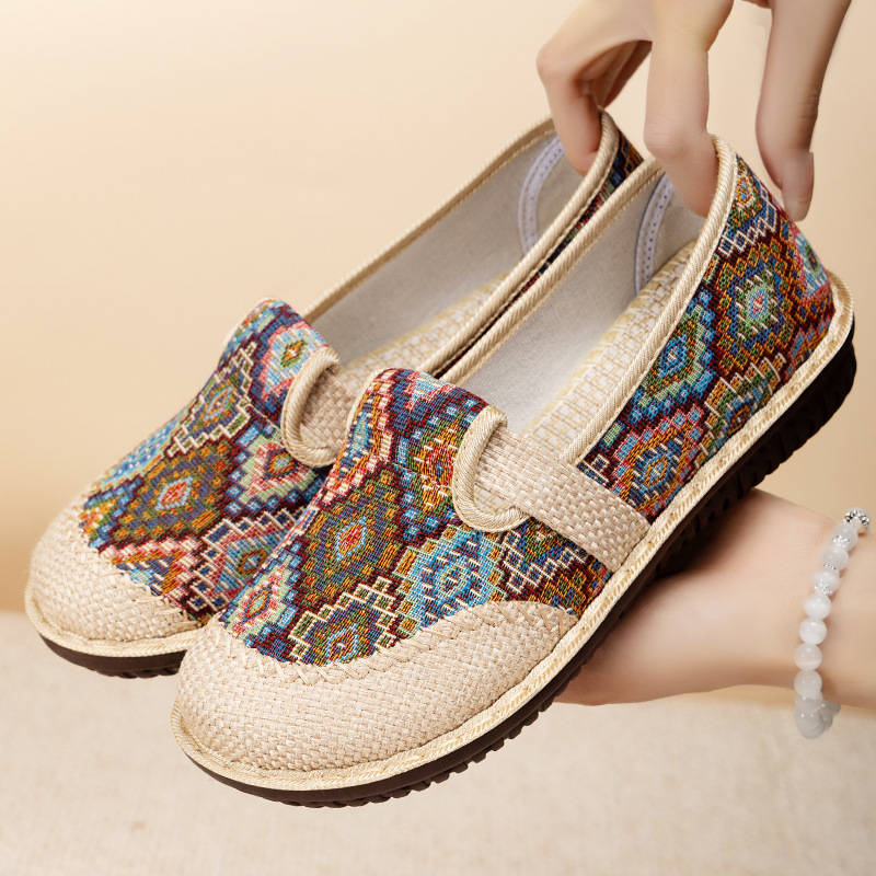 Women's cross-border trade shoes, old Beijing cloth shoes, shoes for middle-aged and elderly mothers, casual shoes, soft-soled, not tiring to the feet, single shoes details Picture