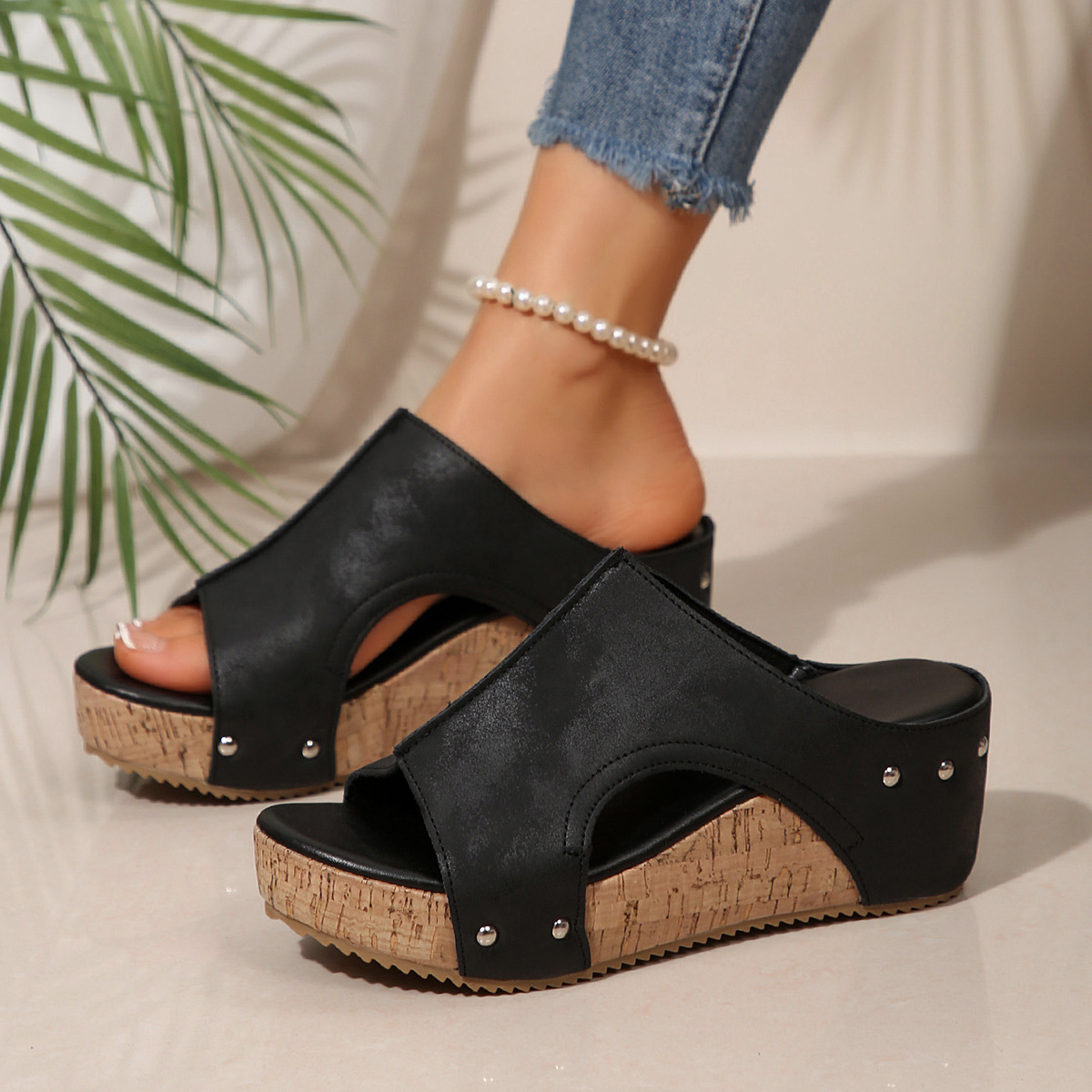 Wholesale of large-sized export wedge heel sandals for summer 2025, new fish-mouth thick-soled height-increasing side-open sandals Application Scenario