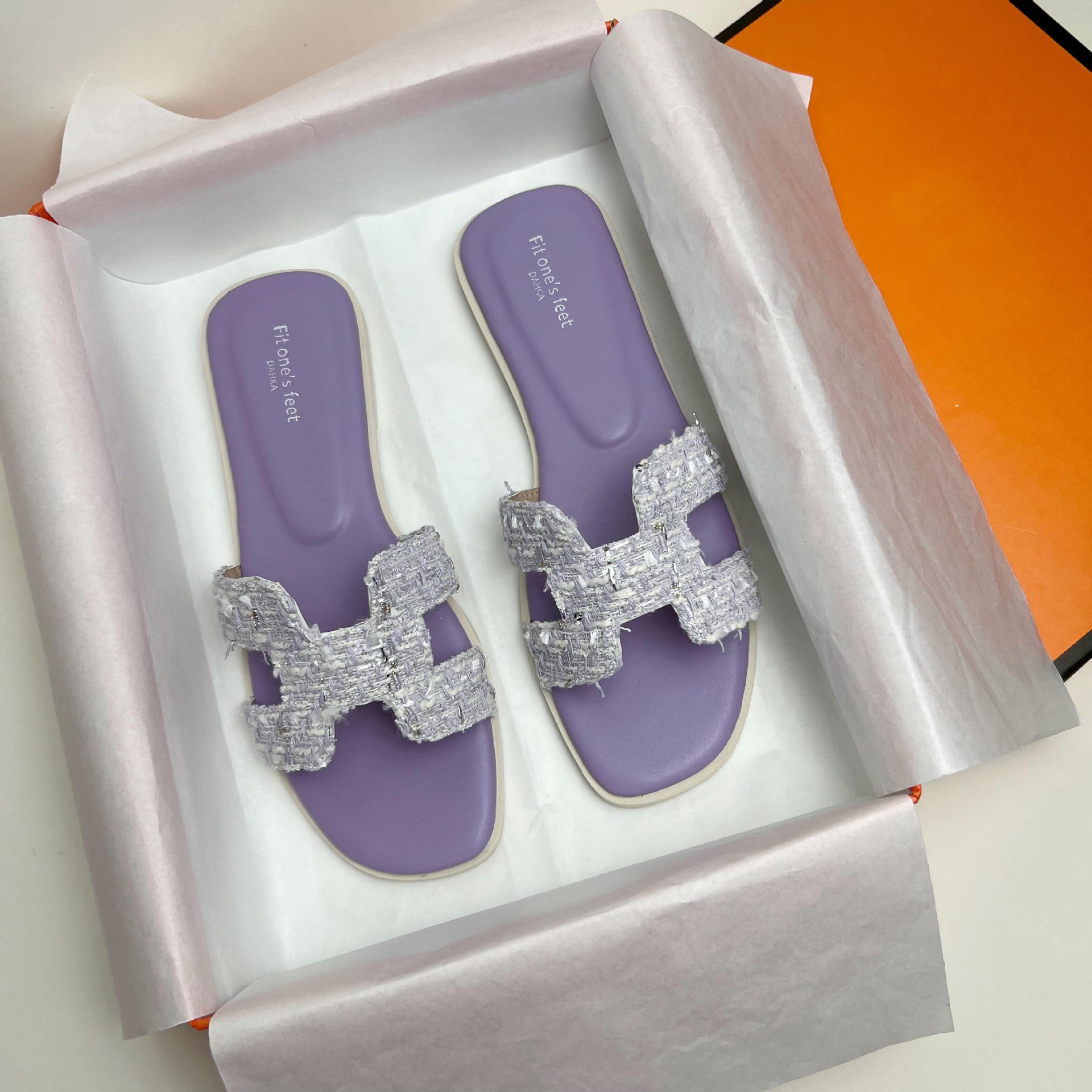 2023 European h sheepskin flat bottom summer outerwear anti-slip soft-soled flip-flops for women, light and breathable details Picture