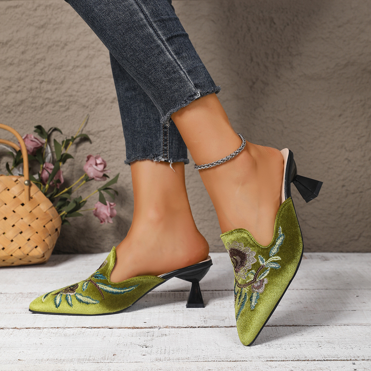 Embroidered Mules mid-heel pointed-toe single shoes for women's summer 2025 new style high-heeled slippers, semi-suede upper soft sole one-step Specification drawing