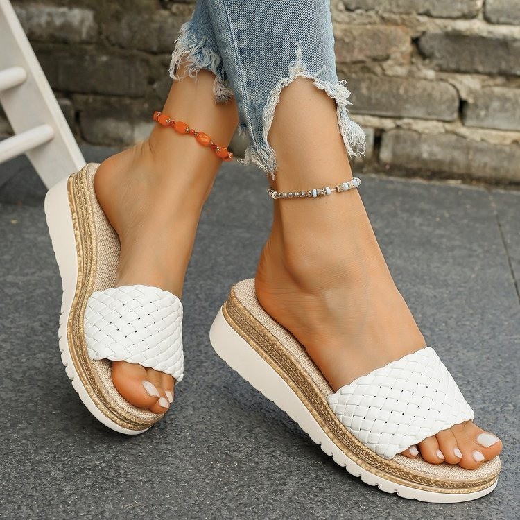 Large-sized wedge heel cool slippers for women's outerwear, 2025 summer new round toe hand-woven one-strap casual thick-soled slippers full figure