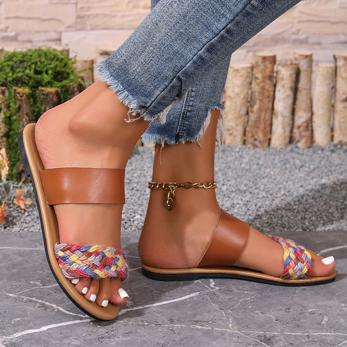 "25 New style of large-sized women's shoes for foreign trade, one-piece woven slippers, comfortable and versatile, color-blocked flat slippers, cross-border women's wholesale. Specification drawing