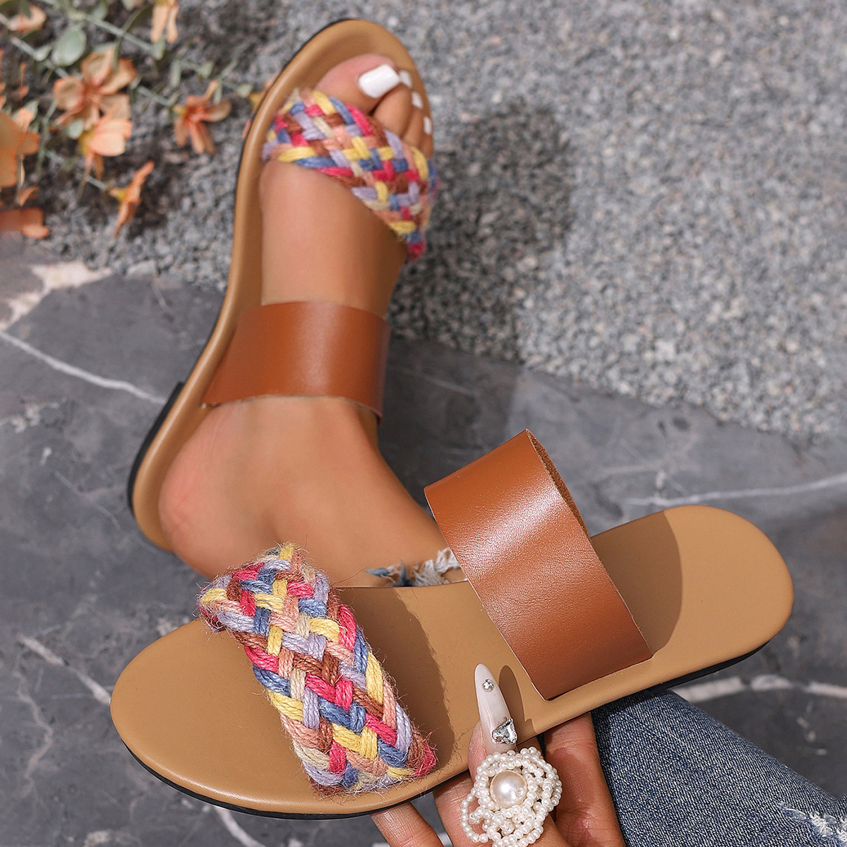 "25 New style of large-sized women's shoes for foreign trade, one-piece woven slippers, comfortable and versatile, color-blocked flat slippers, cross-border women's wholesale. full figure