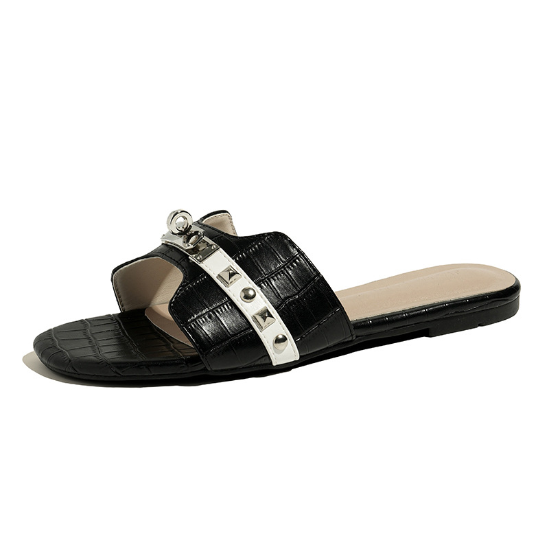 2025 Korean Summer New Style fashionable metal buckle riveted flat slippers, elegant toe-exposing outerwear cool slippers for women Item Picture
