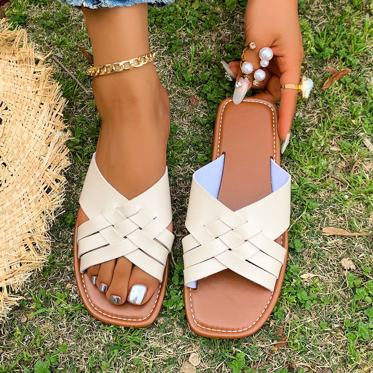 Women's foreign trade 2025 Summer new woven square head large-sized cool slippers, European and American beach slippers Specification drawing