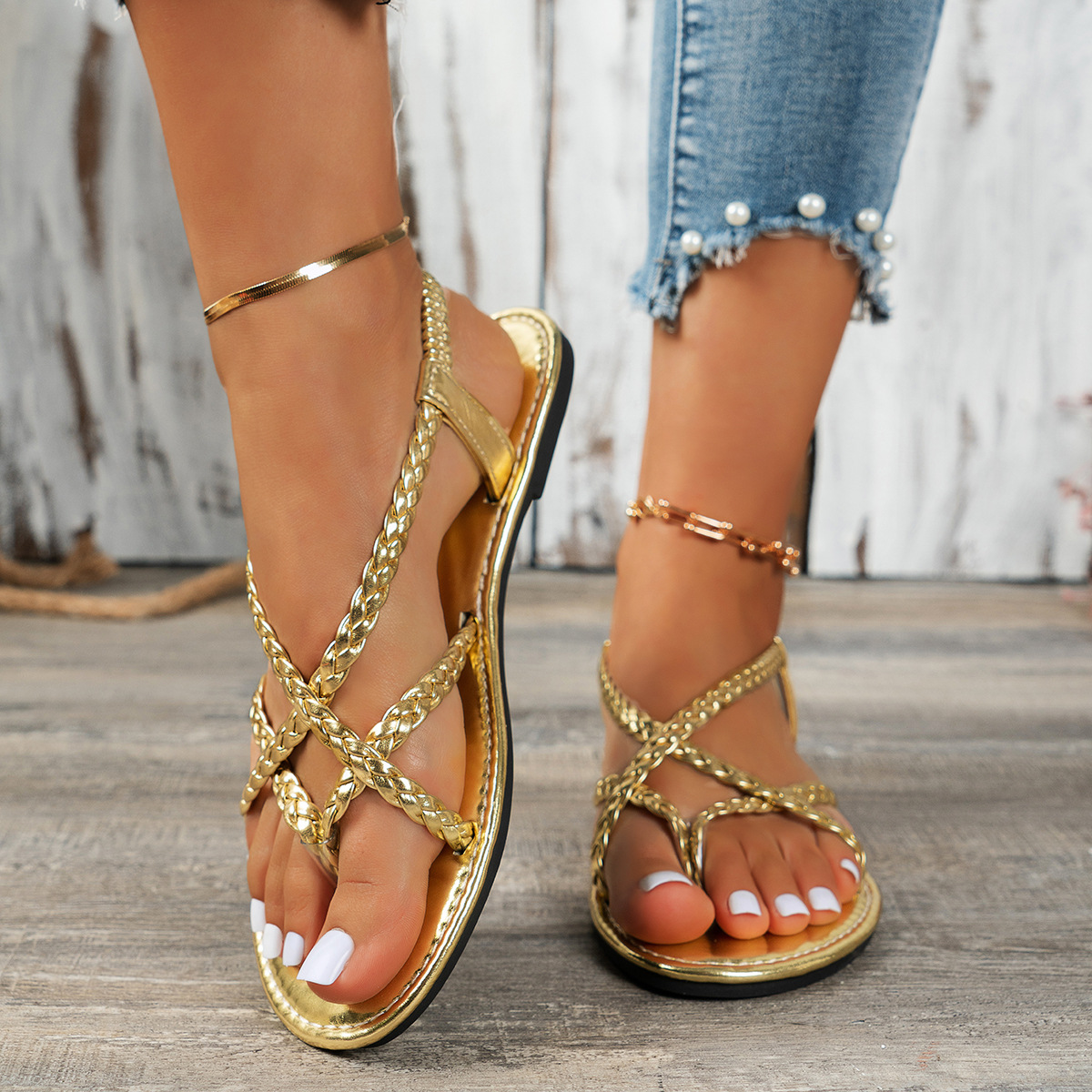 Cross-border Foreign Trade 2025 Summer Woven flip-toe new beach Light Women's Shoes Sandal Flip-toe round toe Flat slippers Application Scenario