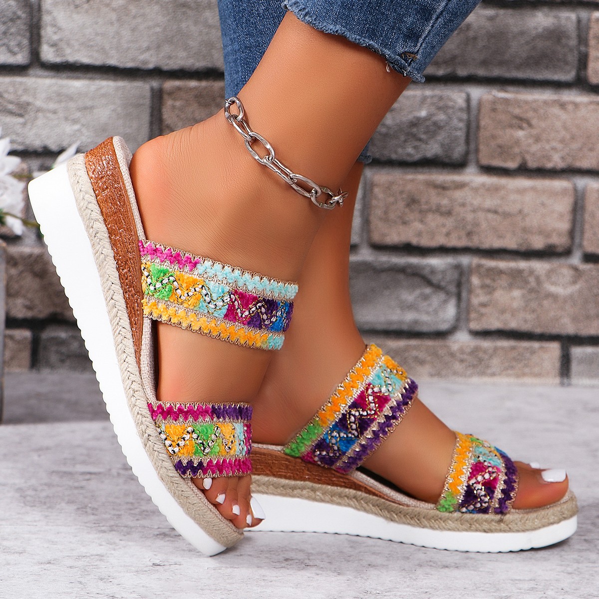 Wholesale of 2025 summer new export wedge heel thick-soled women's shoes, cross-border large-sized one-strap casual wedge heel slippers Application Scenario