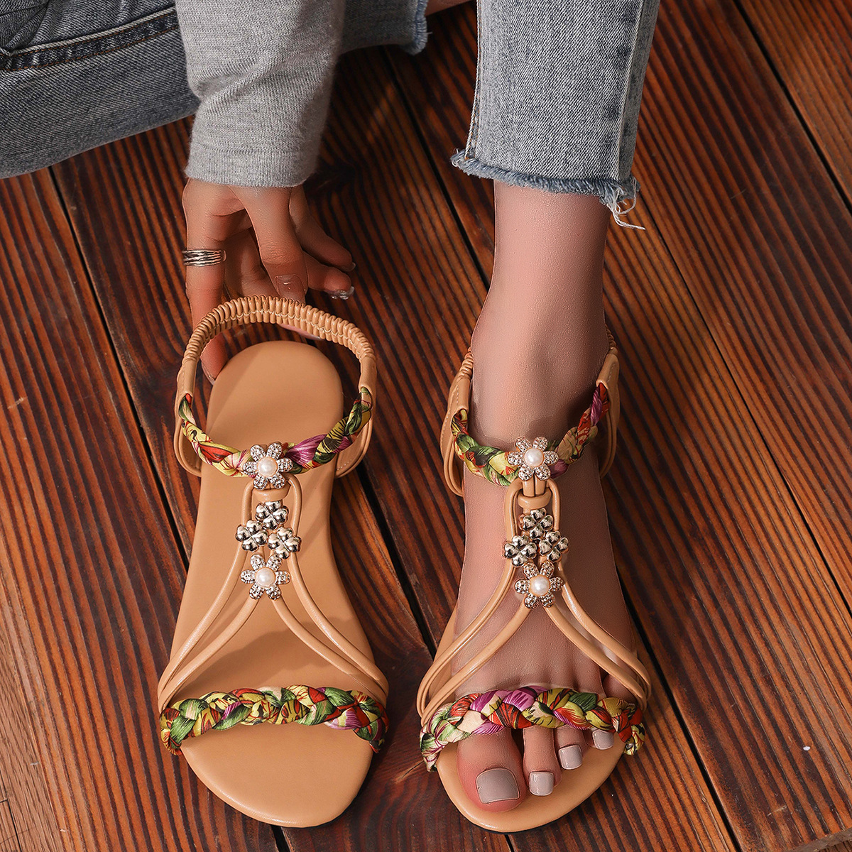 European and American cross-border large-sized 2025 fashion sandals for women, Bohemian style, metal color block, tight band, open-toe beach shoes, loose full figure