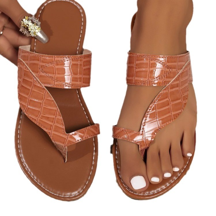 Cross-border European and American solid color 2024 summer export new round headman font fashion style women's solid color flat slippers Item Picture