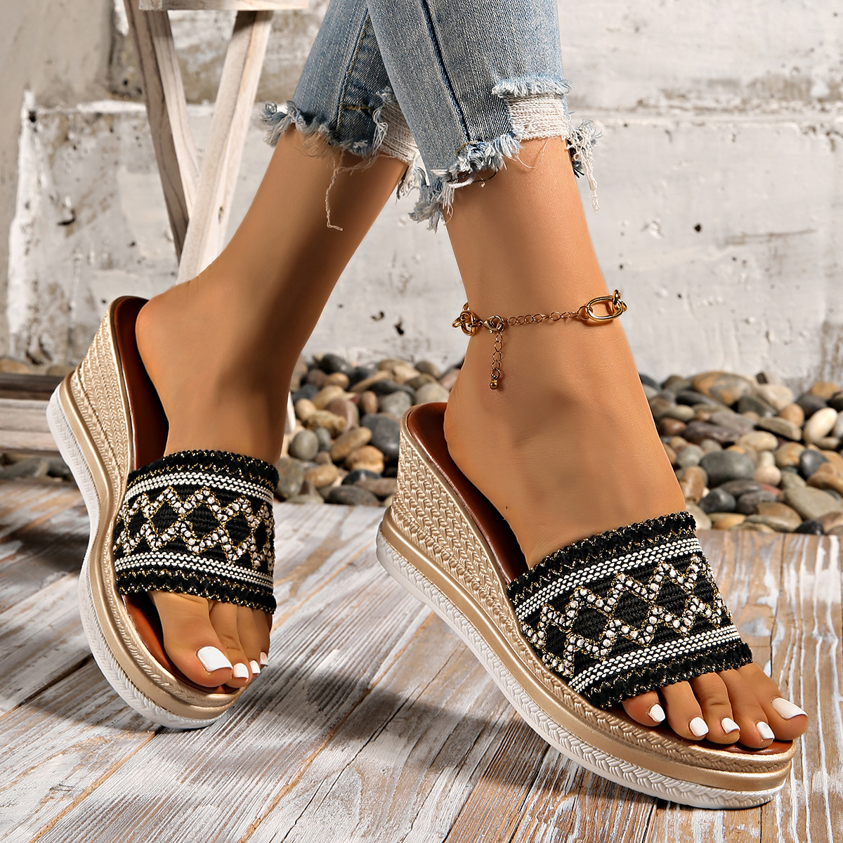 European and American ethnic style large-sized cool slippers for women in the summer of 2025, thick-soled straight string candy light slippers Specification drawing