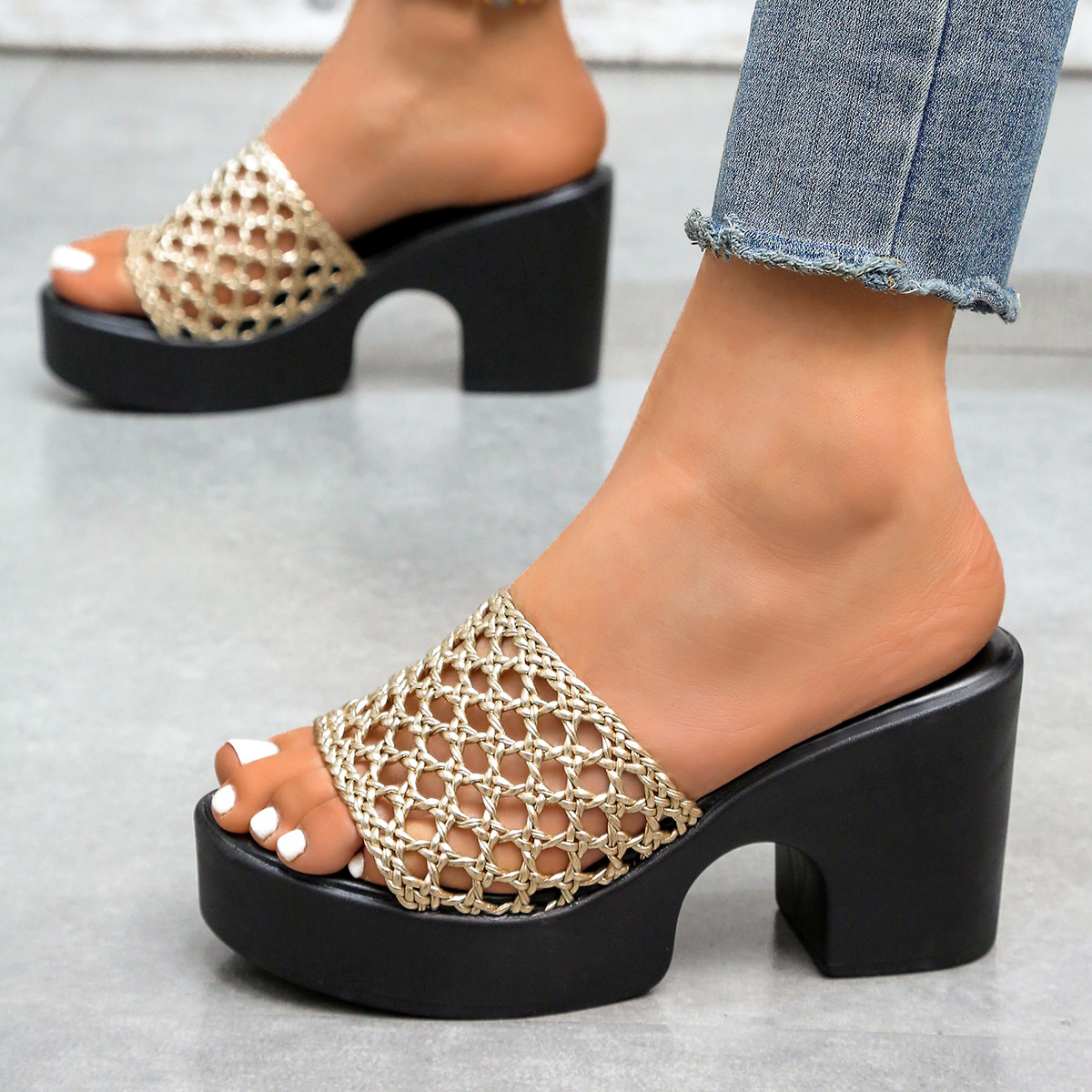 Cross-border large-sized one-piece flip-flops 2025 summer solid-color woven hollowed-out round-toe high heels thick-soled thick heels Application Scenario