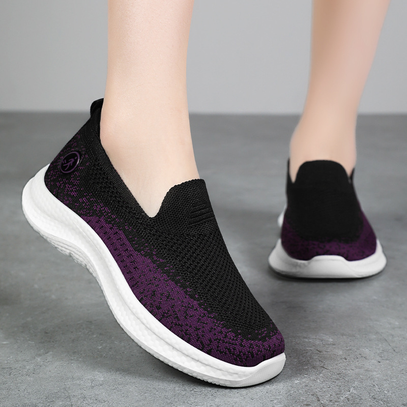 Summer's new style of old Beijing cloth shoes, casual women's single shoes, flying weave breathable women's shoes, soft-soled comfortable mom shoes Application Scenario