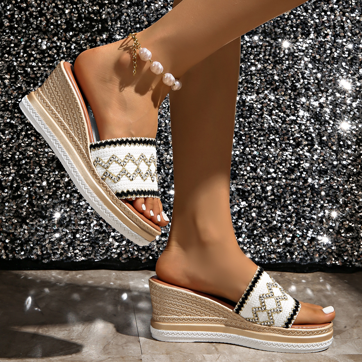 European and American ethnic style large-sized cool slippers for women in the summer of 2025, thick-soled straight string candy light slippers full figure