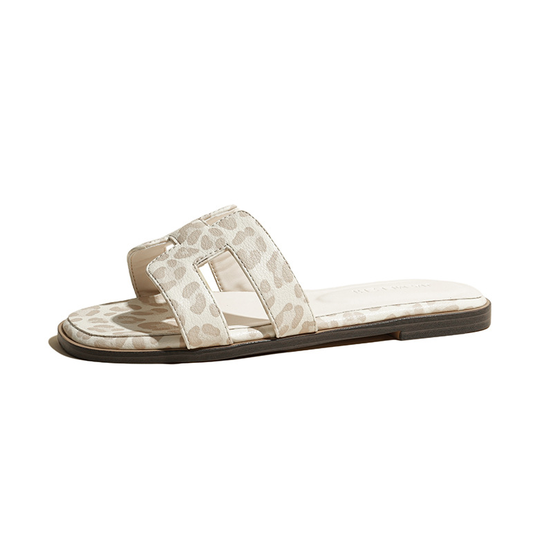 Leopard print slippers for women's summer outerwear fashion 2025 New genuine leather versatile flat flip-flops beach cool slippers Item Picture
