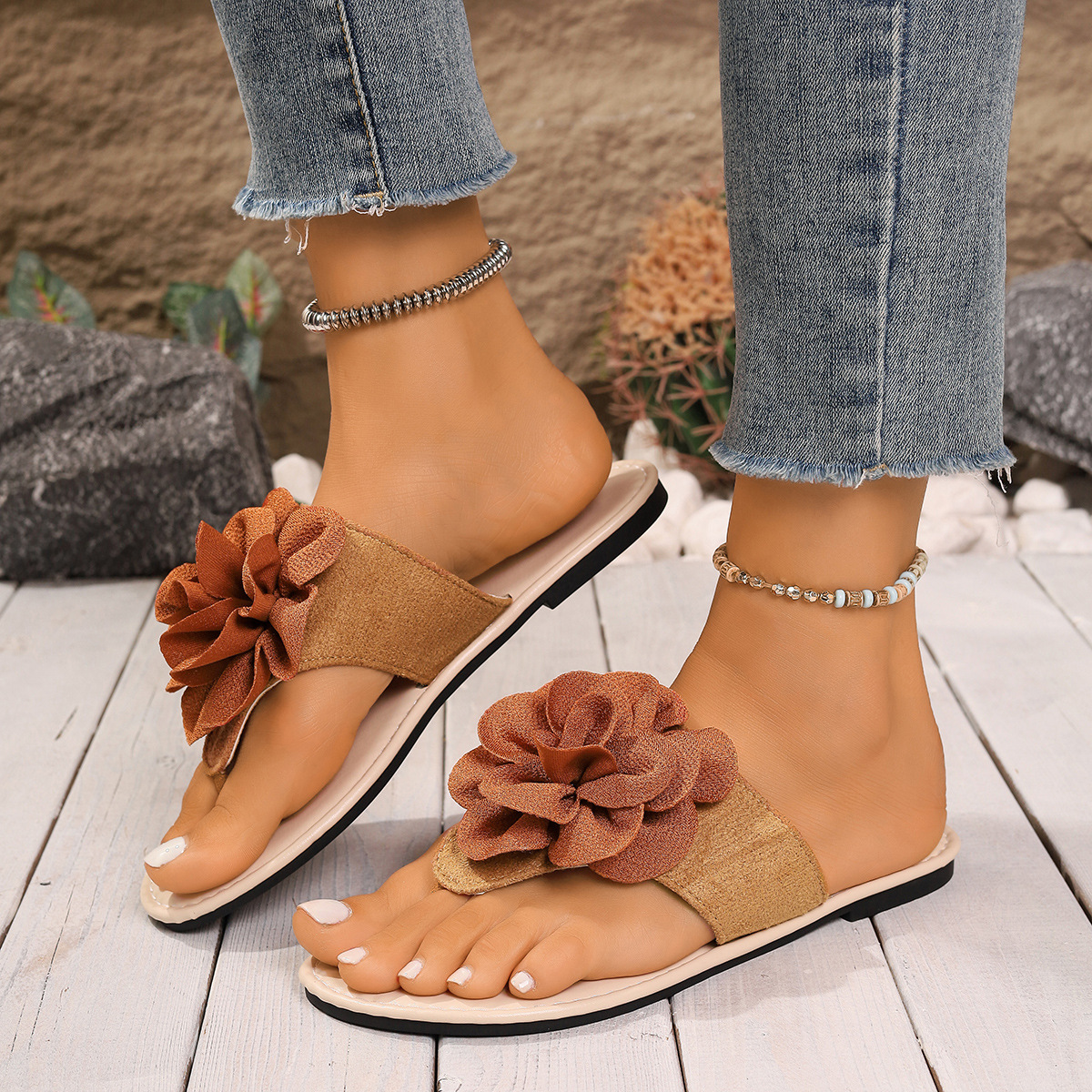 Cross-border flower sandals for summer 2025, new style for women's outerwear, flip-flops, stylish and fashionable beach shoes Application Scenario