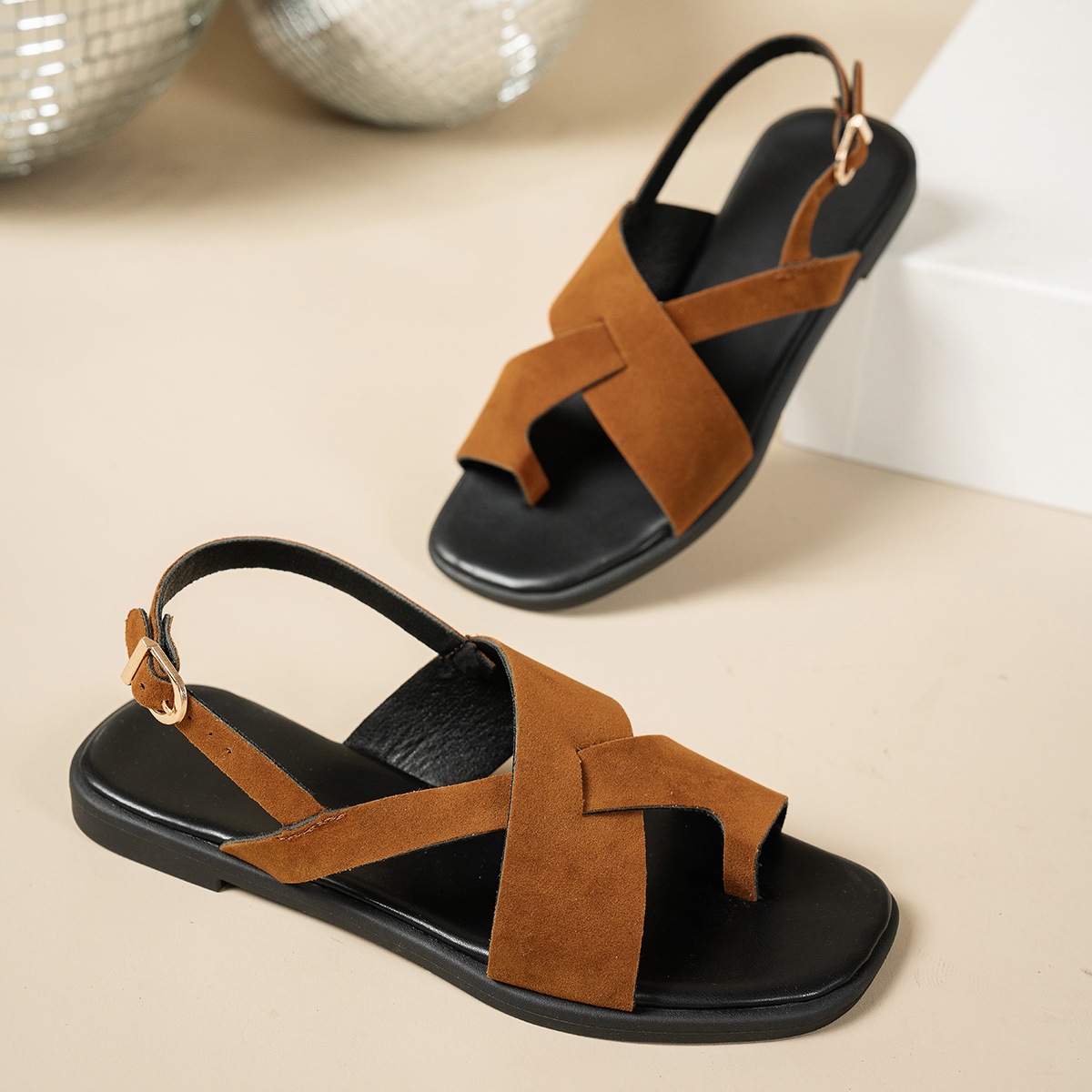 2025 new small-sized Korean-style square-toed brown suede flip-top sandal, one-foot beach flat sandal full figure