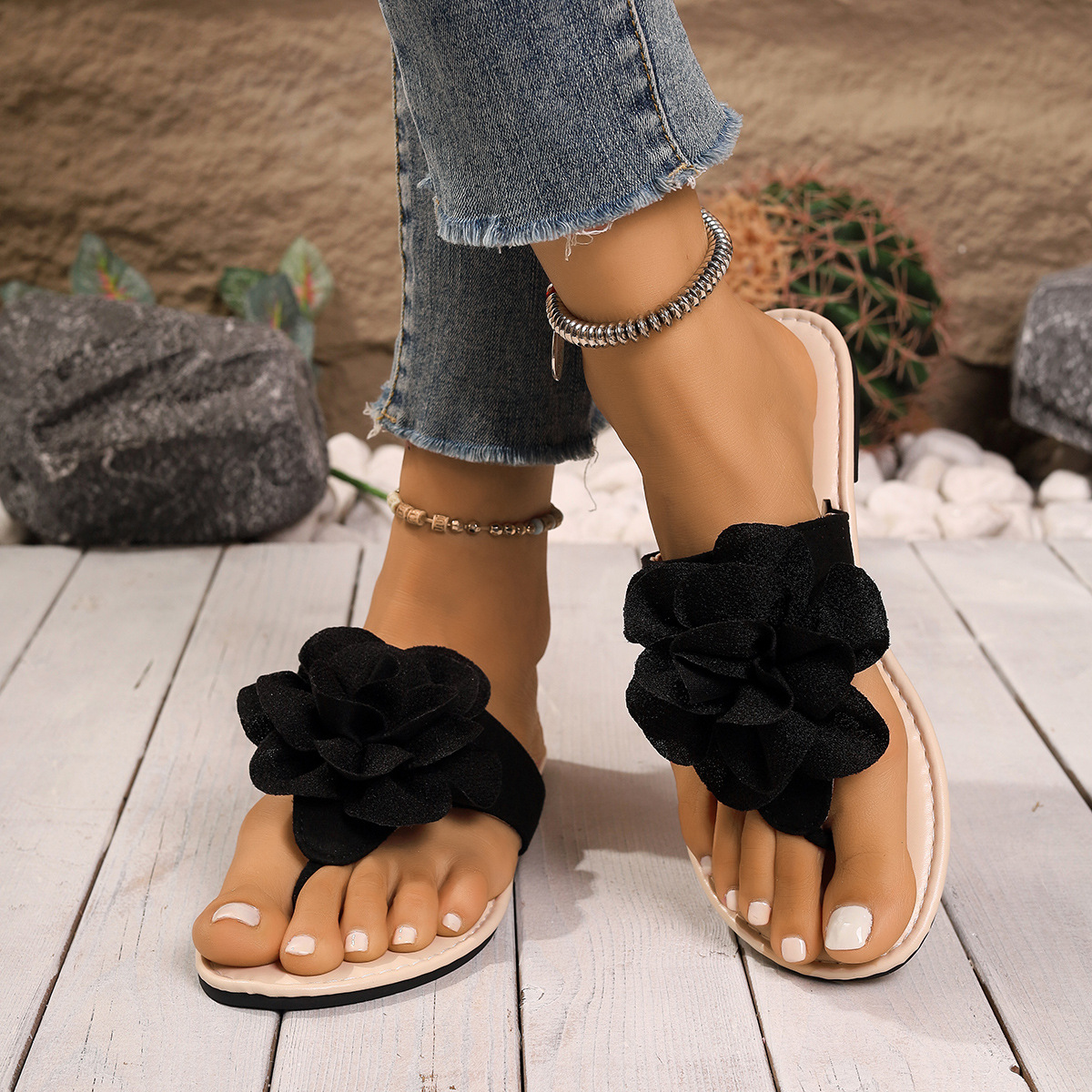 Round-toed flip-flops with a flat bottom, comfortable slippers for spring 2025. Flower-shaped women's flip-flops for outerwear on the beach. Large size flip-flops Specification drawing