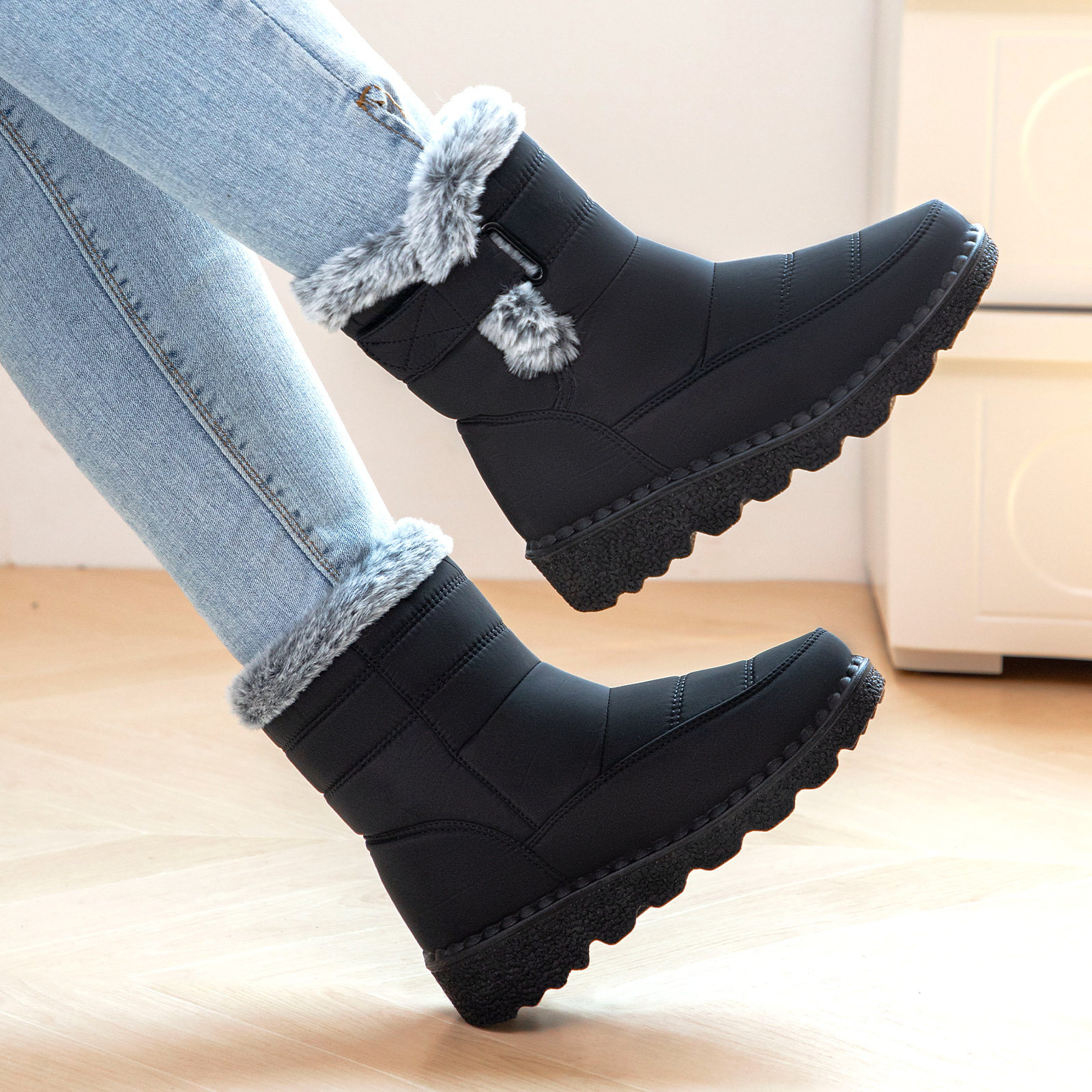 Winter new large-sized cross-border women's snow boots with fleece and thickening, high-top casual women's boots for export Application Scenario