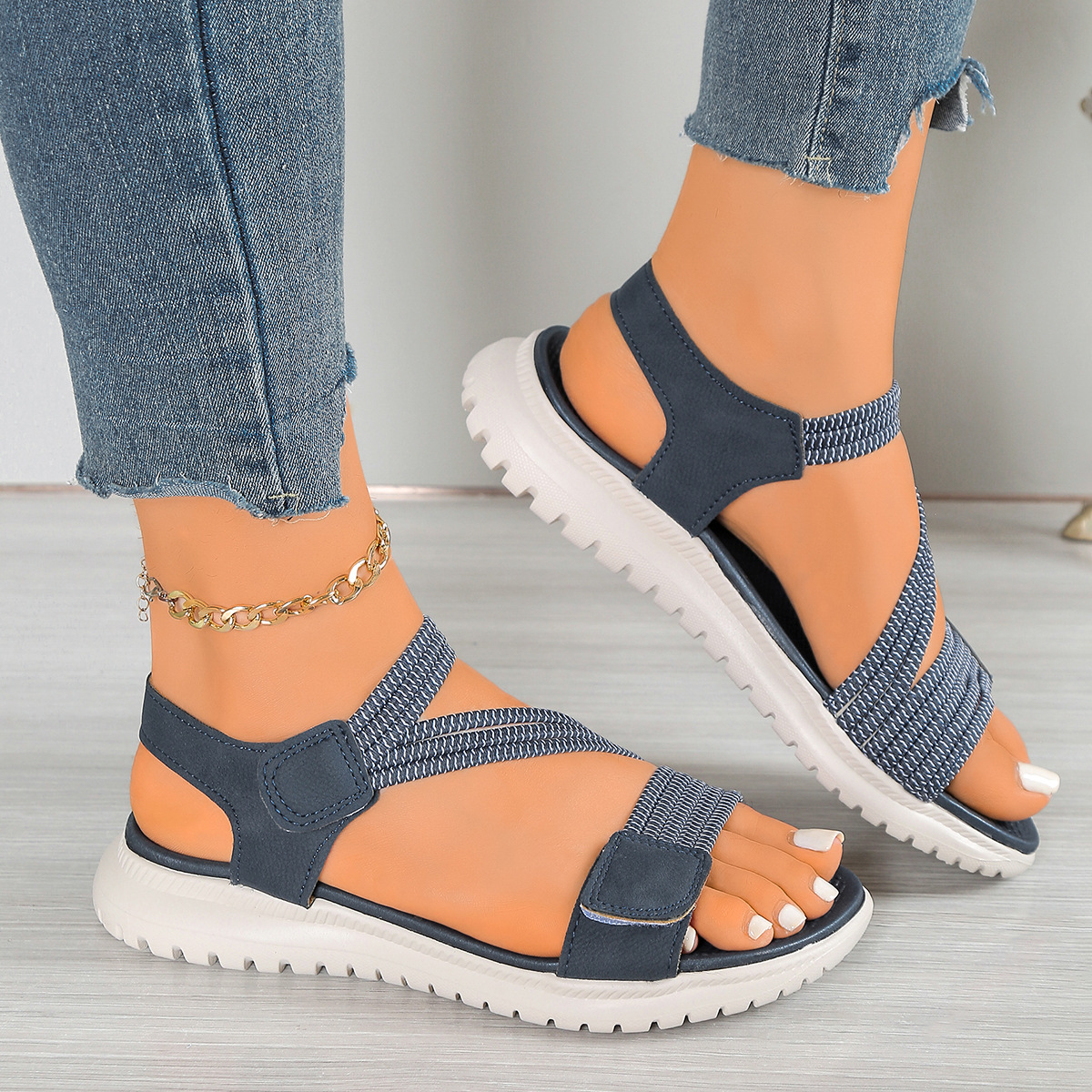 Summer 2025 European and American sandals, women's Velcro casual shoes, light and sporty style, summer thick-soled wedge heel comfortable women's shoes Application Scenario