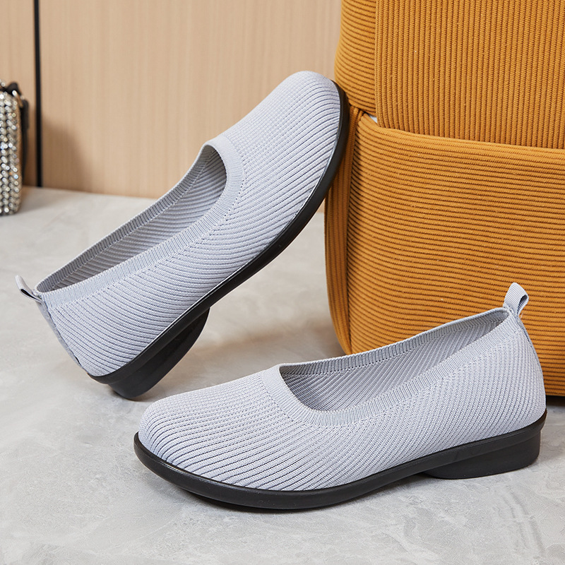 Summer new women's shoes, old Beijing cloth shoes, work shoes, one-foot flat, commuting, comfortable, anti-slip, soft-soled women's single shoes Application Scenario