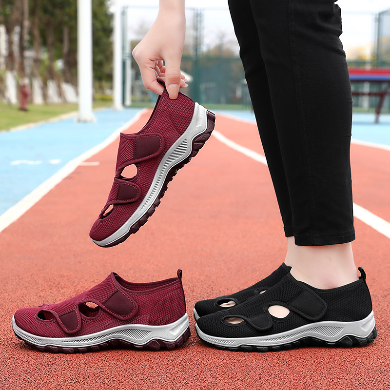 Summer women's shoes with soft soles that don't cause foot fatigue, mom's shoes, convenient Velcro shoes for the elderly, and walking shoes for middle-aged and elderly people Application Scenario
