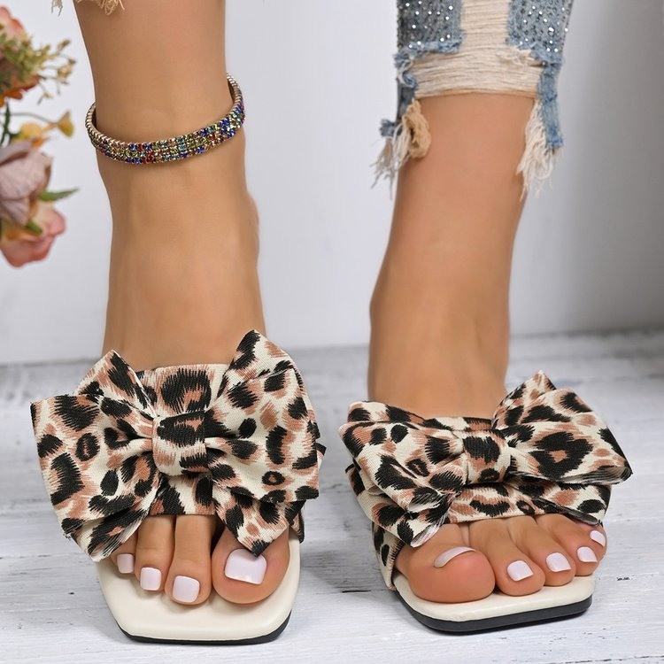 Outerwear square head leopard print one-piece slippers 2025 Summer new flat large size cross-border bow cool slippers for women 43 full figure