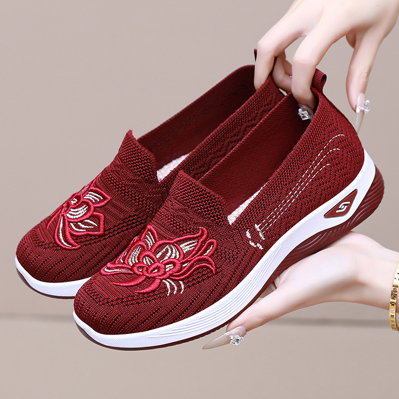 Summer casual single shoes for women, old Beijing cloth shoes, shoes for middle-aged and elderly mothers, shallow opening breathable, embroidered flying woven women's shoes details Picture